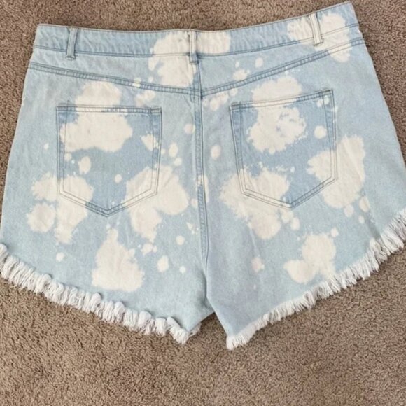 Wild Fable Women's Bleached Denim Shorts with Fringe Raw Hem Size 18 - Picture 3 of 4